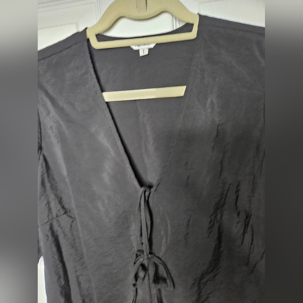 Reitman's Ebow-Sleeve V-Neck Blouse with Self-Tie Closure Small Size - Picture 5 of 12